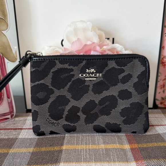 NWT Coach Black and Gray Animal Print Zip Wristlet - Picture 1 of 5